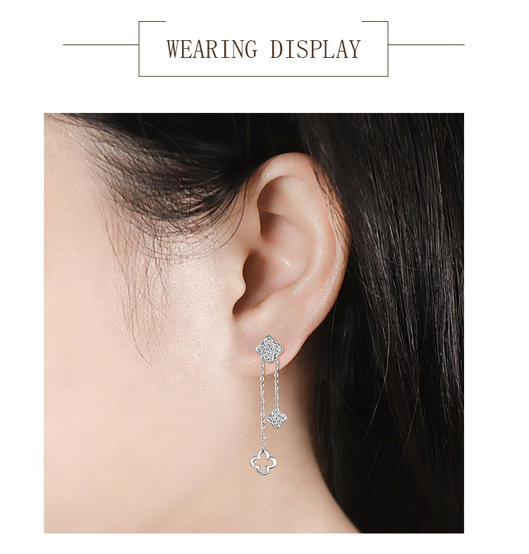 a diamond earrings