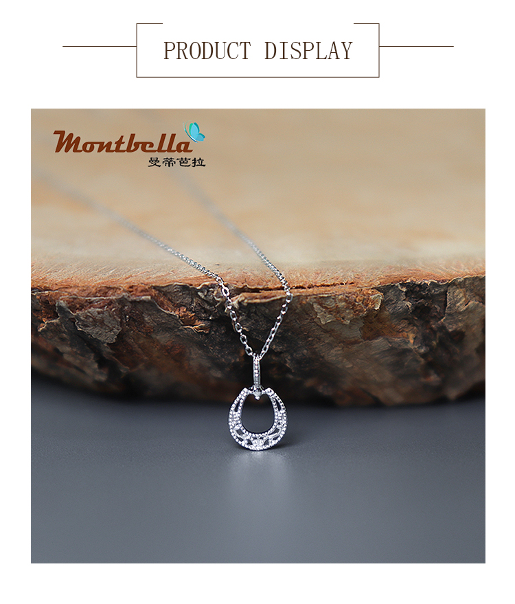 gold necklace and diamond pendant